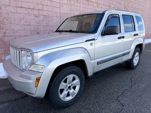 Used 2012 Jeep Liberty Sport image 1