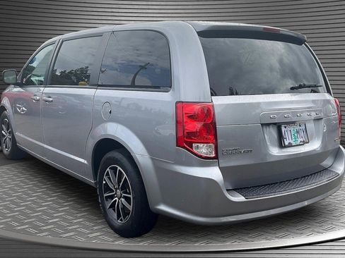 Used 2018 Dodge Grand Caravan SE FWD image 4