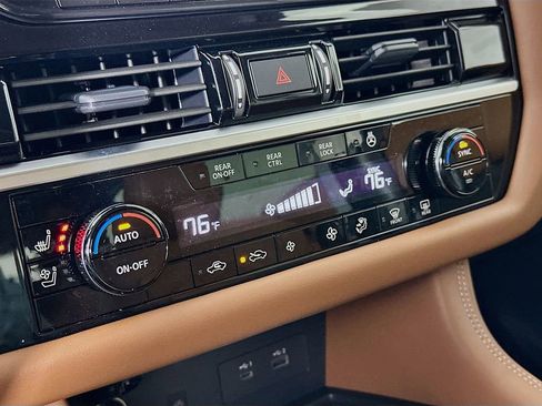 New 2025 Nissan Pathfinder Platinum w/ Black Appearance Package image 22