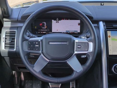 Used 2024 Land Rover Discovery Metropolitan Edition image 23