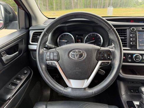 Used 2018 Toyota Highlander XLE FWD image 17