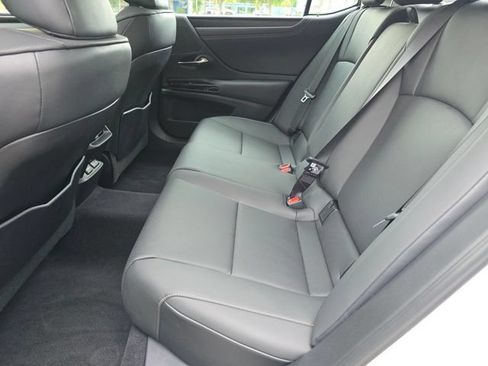 Used 2024 Lexus ES 350 w/ Premium Package FWD image 17