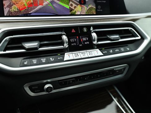 Used 2023 BMW X5 xDrive40i w/ M Sport Package AWD/4WD image 39