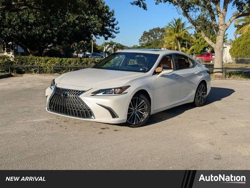 Used 2025 Lexus ES 300h w/ Premium Package image 1