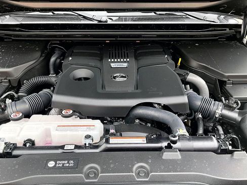 Used 2025 Lexus GX 550 w/ Accessory Package (2T) image 13