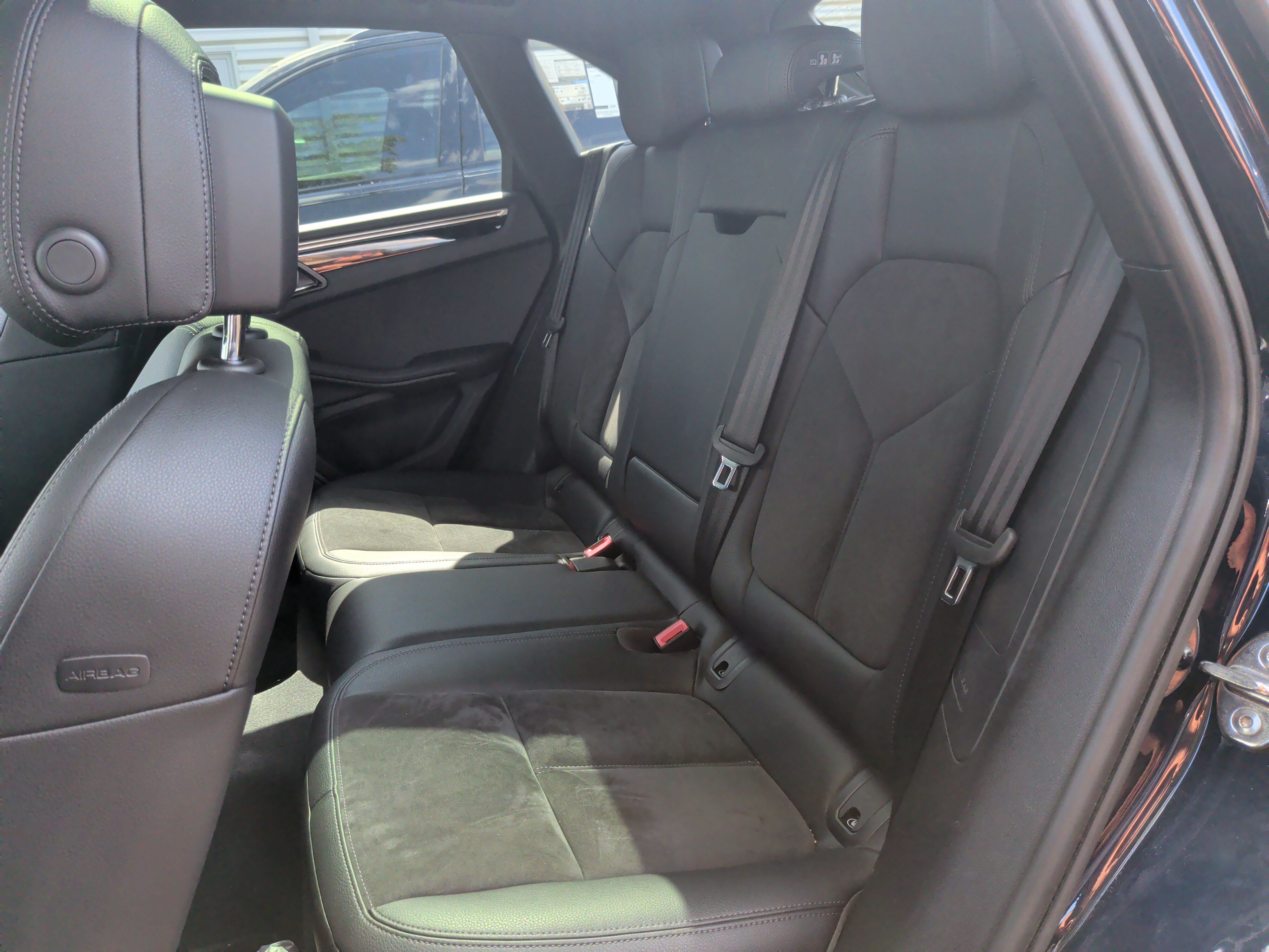 Used 2021 Porsche Macan S AWD/4WD image 31