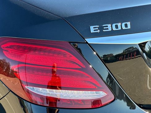 Used 2017 Mercedes-Benz E 300 image 13