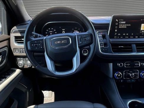 Used 2023 GMC Yukon SLT w/ SLT Premium Package AWD/4WD image 8