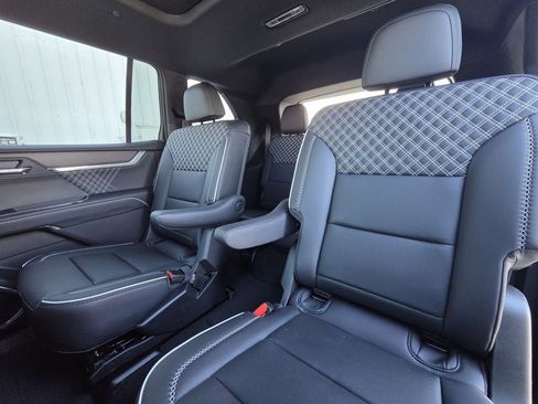 Used 2025 GMC Acadia Denali image 25