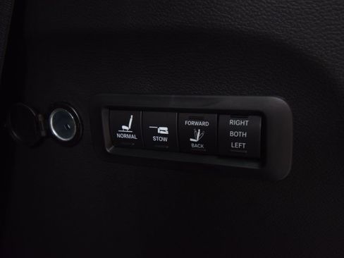 New 2026 Chrysler Pacifica Pinnacle w/ Trailer Tow Group image 44