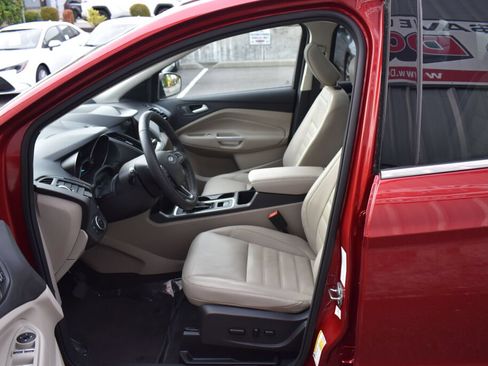 Used 2019 Ford Escape Titanium AWD/4WD image 18