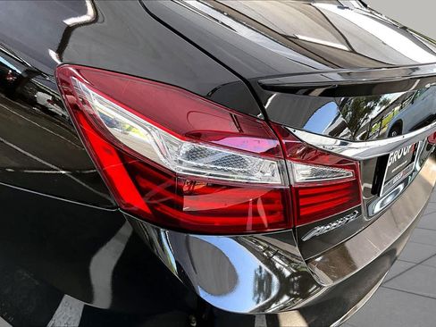 Used 2017 Honda Accord Sport image 29