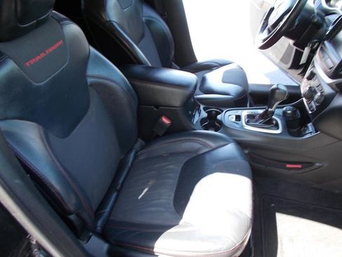 Used 2016 Jeep Cherokee Trailhawk image 20