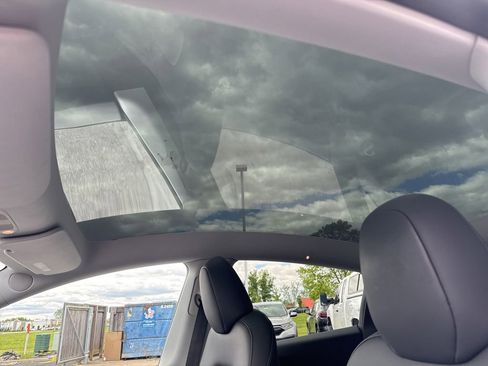 Used 2025 Tesla Model Y Long Range RWD image 23