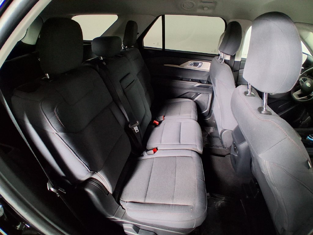 Used 2025 Ford Explorer Active AWD/4WD image 16
