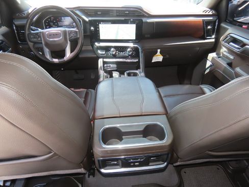 Used 2024 GMC Sierra 1500 Denali w/ Denali Reserve Package AWD/4WD image 23