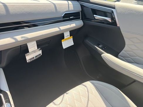 New 2025 Mitsubishi Outlander SEL image 21