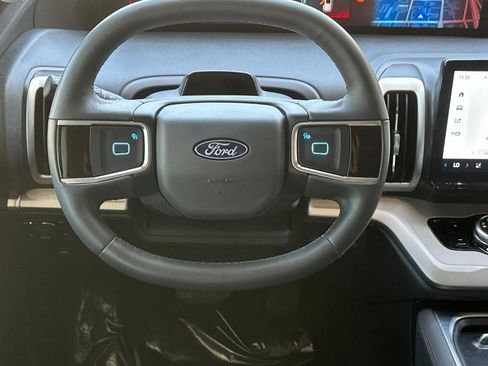 Used 2025 Ford Expedition Active AWD/4WD image 14