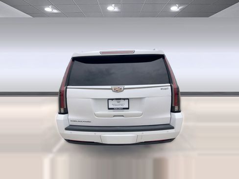 Used 2019 Cadillac Escalade ESV Premium Luxury image 9