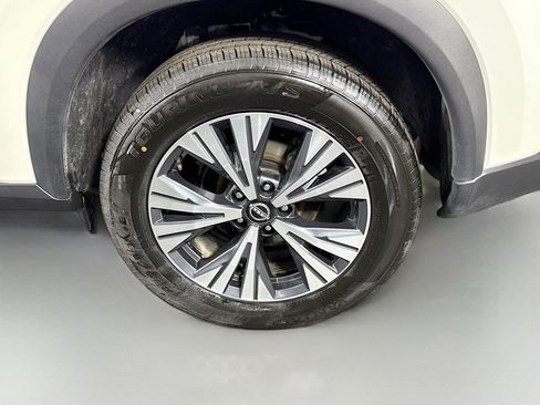 Used 2023 Nissan Rogue SV image 37