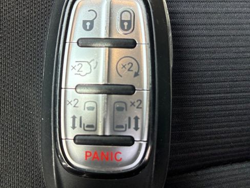Used 2020 Chrysler Pacifica Touring FWD image 61