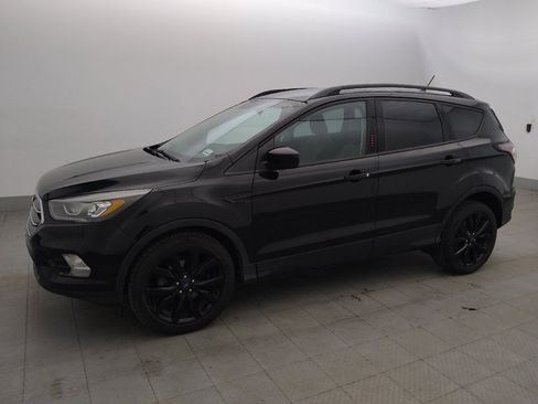 Used 2018 Ford Escape SE w/ SE Sport Appearance Package FWD image 2