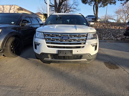 Used 2018 Ford Explorer XLT w/ Equipment Group 201A image 2