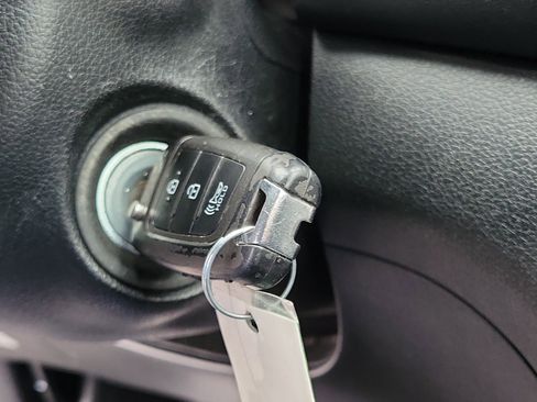 Used 2020 Hyundai Santa Fe SE image 28