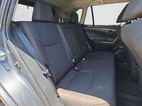 Used 2021 Toyota RAV4 LE AWD/4WD image 18