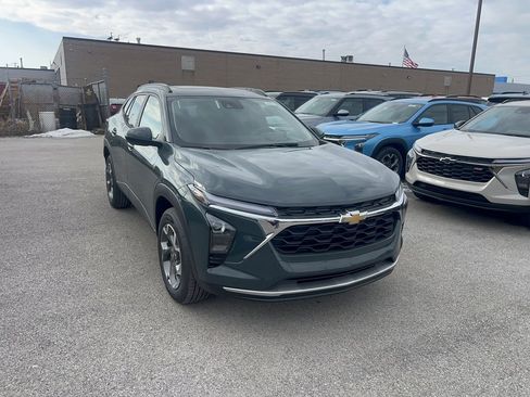 New 2026 Chevrolet Trax LT w/ Sunroof Package image 3