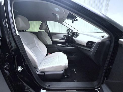 Used 2023 Nissan Rogue SV image 15