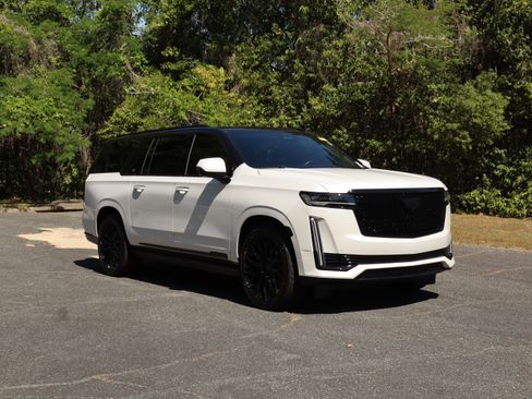 Used 2024 Cadillac Escalade ESV Premium Luxury Platinum w/ Heavy-Duty Trailer Package AWD/4WD image 9
