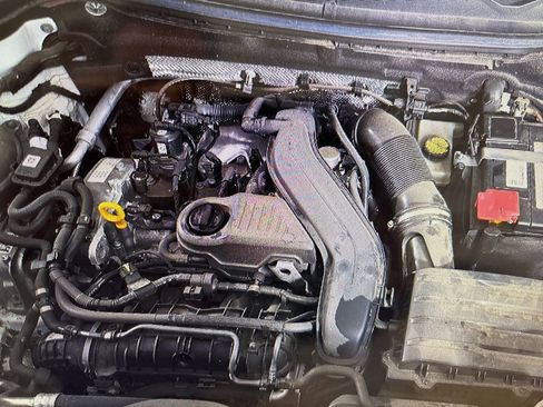 Used 2024 Volkswagen Taos SE image 13