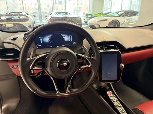 Used 2023 McLaren Artura RWD image 17