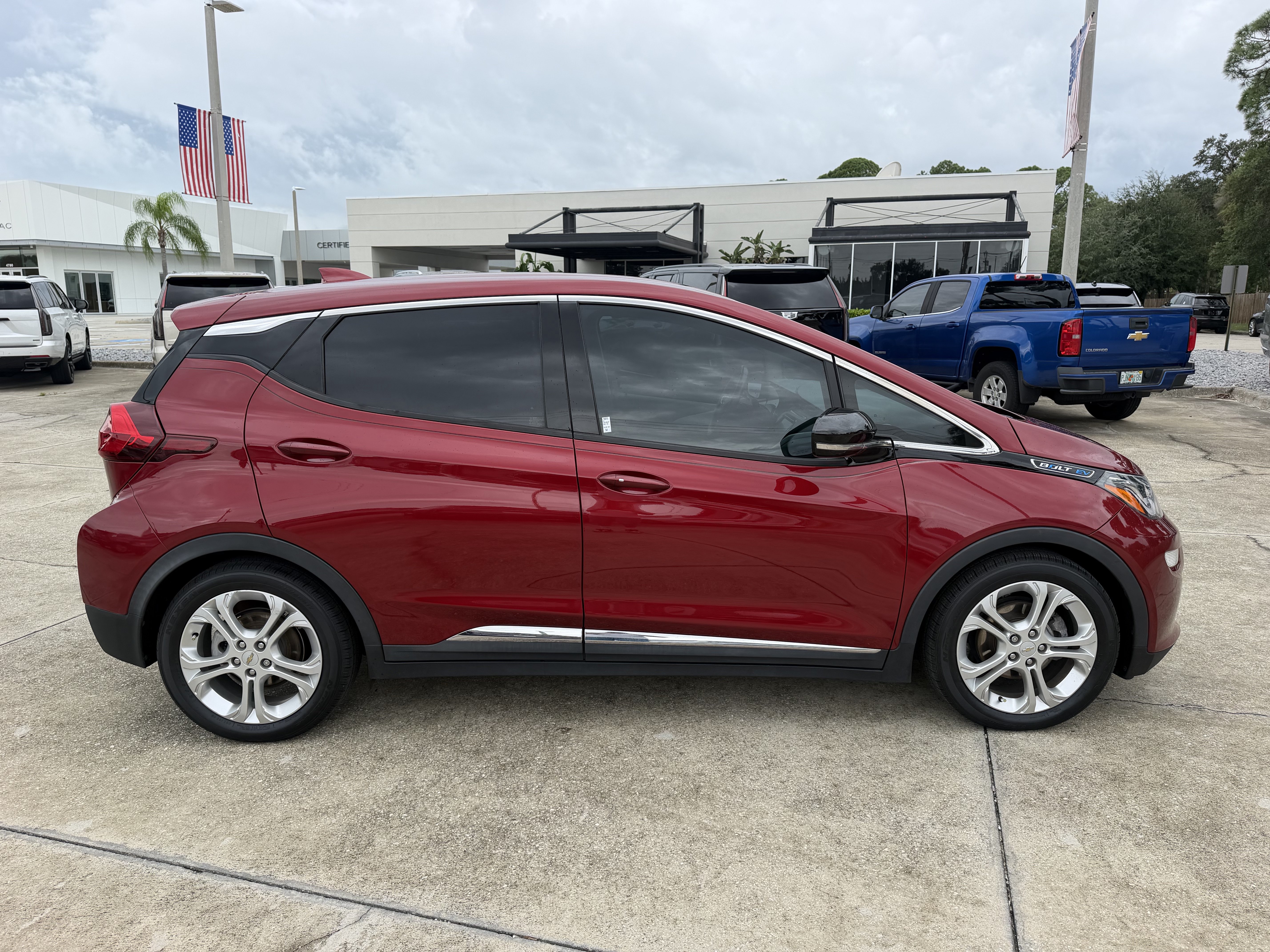 Used 2021 Chevrolet Bolt LT FWD image 2