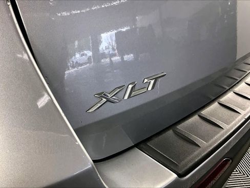 Used 2020 Ford Explorer XLT w/ Equipment Group 202A RWD image 9