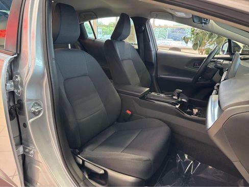 Used 2025 Toyota Prius LE FWD image 31