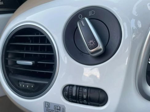 Used 2014 Volkswagen Beetle TDI FWD image 35