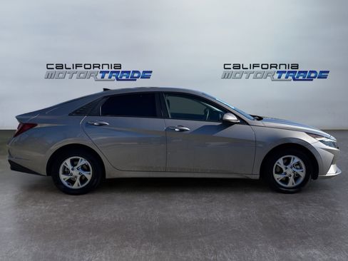 Used 2022 Hyundai Elantra SE image 4