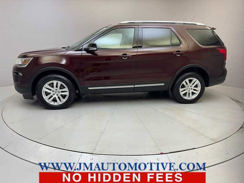 Used 2018 Ford Explorer XLT w/ Equipment Group 202A AWD/4WD image 2