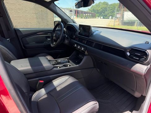 Used 2025 Honda Pilot Black Edition image 12