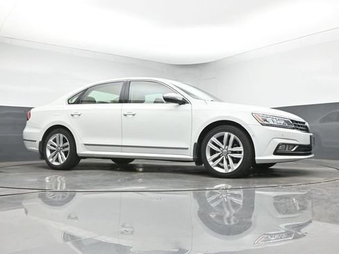 Used 2016 Volkswagen Passat 3.6 SEL Premium FWD image 10