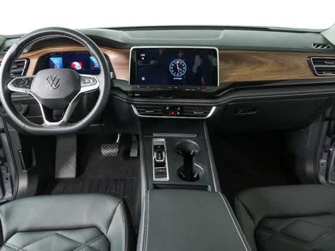 Certified 2025 Volkswagen Atlas SE image 19