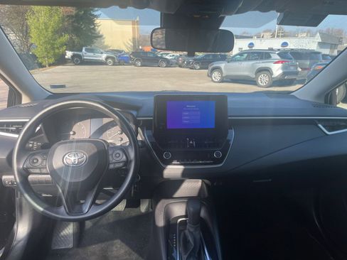 Used 2025 Toyota Corolla LE image 31