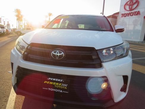 Used 2019 Toyota Highlander SE image 5