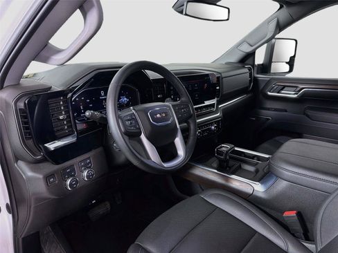 Used 2024 GMC Sierra 1500 SLT w/ SLT Convenience Package AWD/4WD image 9