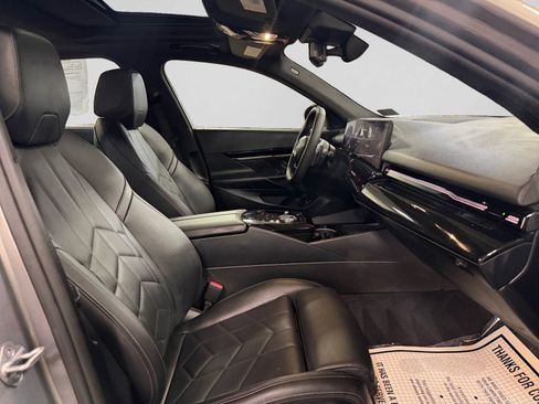 Used 2024 BMW 530i xDrive w/ Convenience Package image 23