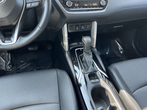 Used 2025 Toyota Corolla Cross XLE w/ Convenience Package AWD/4WD image 23