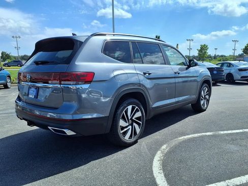 Used 2024 Volkswagen Atlas SE AWD/4WD image 3