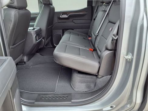 New 2026 GMC Sierra 1500 SLT image 25